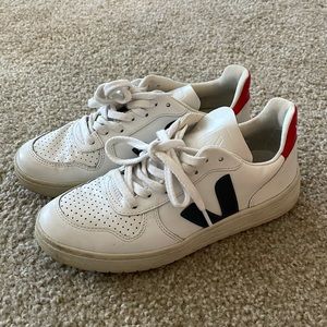 Veja V-10 Lightly Used US size 7